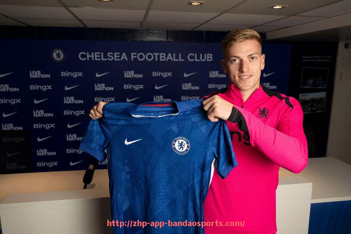 半岛体育app-世俱杯中前场球员接球意图阅读能力与配合精准度研究