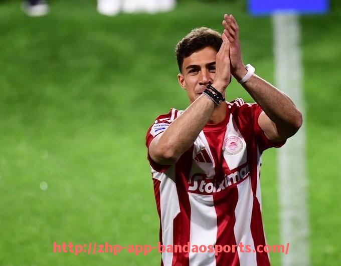 半岛体育app-世俱杯中前场球员接球意图阅读能力与配合精准度研究